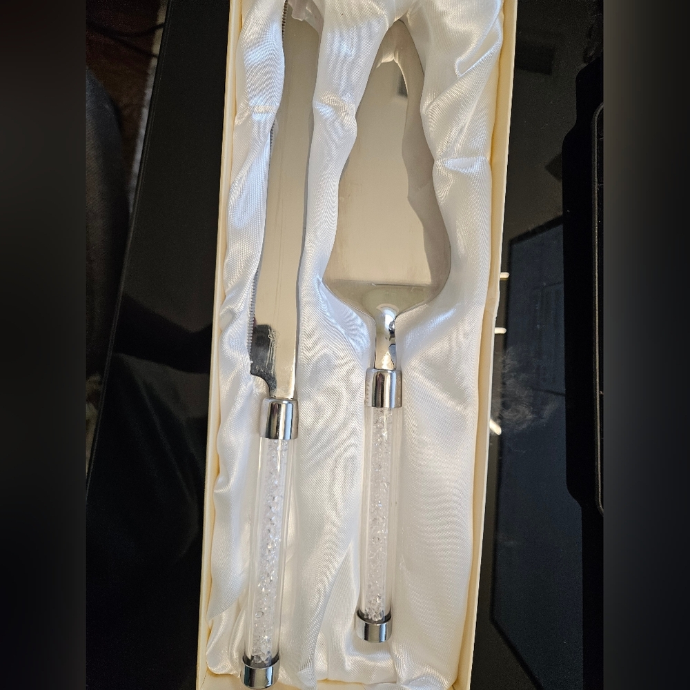 Oleg Cassini Silver Cake Cutting Set